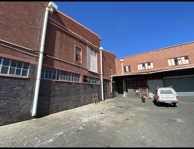 1,987M² WAREHOUSE TO LET IN MOBENI